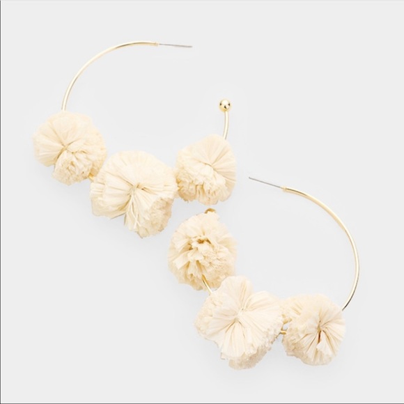 🎉🎉HPX2🎉🎉 Raffia Pom Pom Hoop Earrings Ivory - Picture 7 of 7